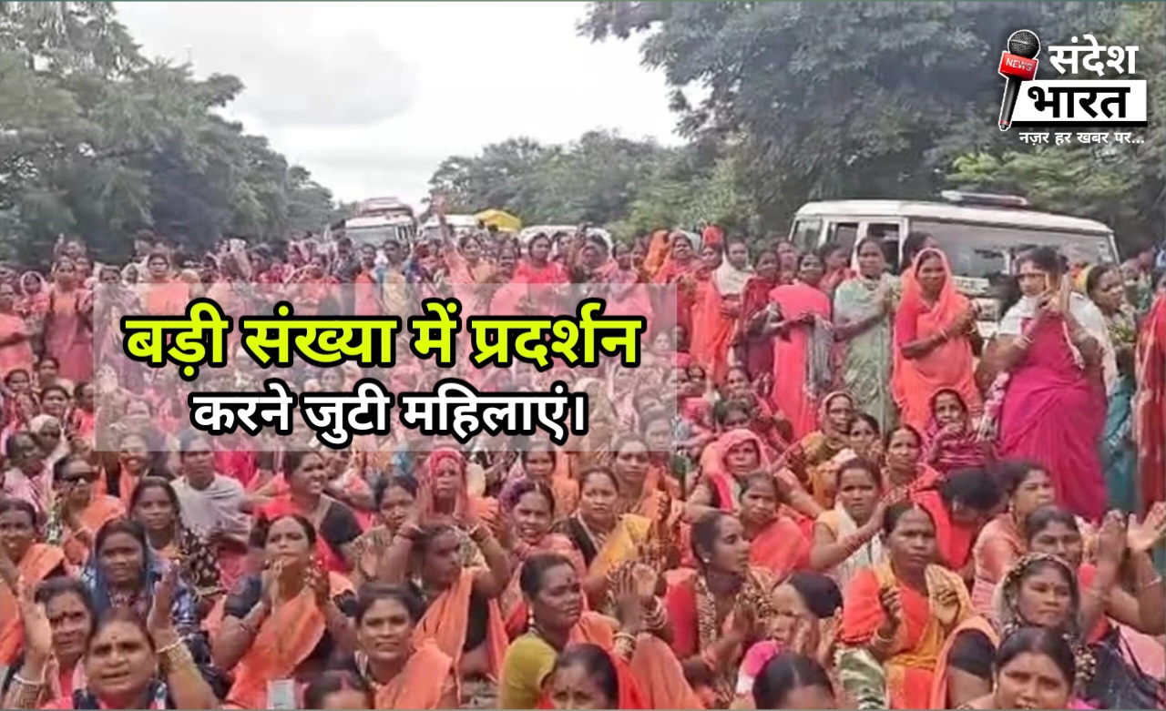 छत्तीसगढ़: मितानिनों का प्रदर्शन, राजिम-गरियाबंद मार्ग पर लगा लंबा जाम
